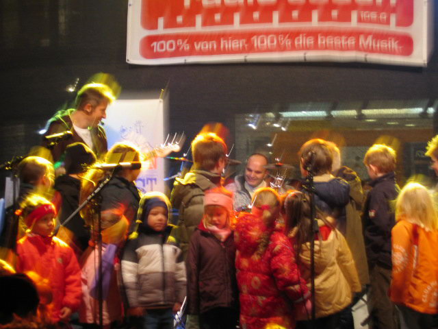 gal/2007/2007 Lichblicke Radio Essen Weihnachtsmarkt/2007 Saitentwist Lichtblicke Radio Essen Weihnachtsmarkt 8.12. 082.jpg